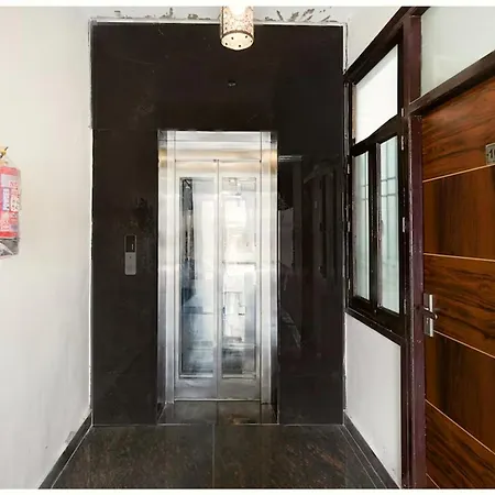 Hotel Citrine-Suites Resorts Near Shri Radha Girdhar Gopal Temple - Restaurant - Lift And Parking Facilities - Fully Air Condition With All Luxury Luxuary Rooms With Attached-Balcony - A Top Rated Hotel